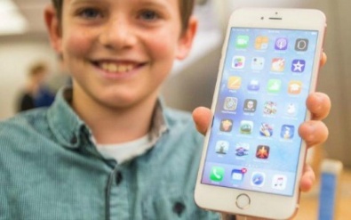 Черногорским школьникам в рамках акции «Много дарю» будет передано 50 смартфонов