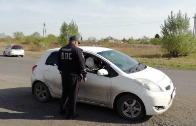 В Черногорске автоинспекторы продолжают проверять дисциплинированность водителей