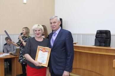 Глава Черногорска Василий Белоногов поздравил коммунальщиков с профессиональным праздником 