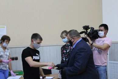 В Черногорске состоялось вручение ключей детям-сиротам