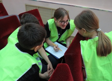 Черногорские юные помощники Госавтоинспекции состязались в умении оказывать первую помощь пострадавшим