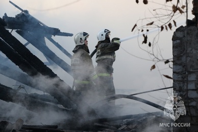 В Черногорске очевидцы пожара помогли спастись женщине