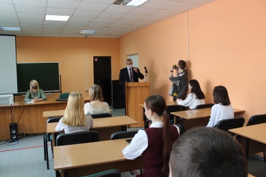 Черногорские гимназисты задали вопросы градоначальнику 