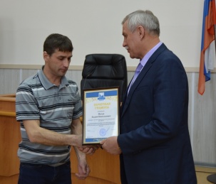Глава Черногорска поздравил работников ЖКХ